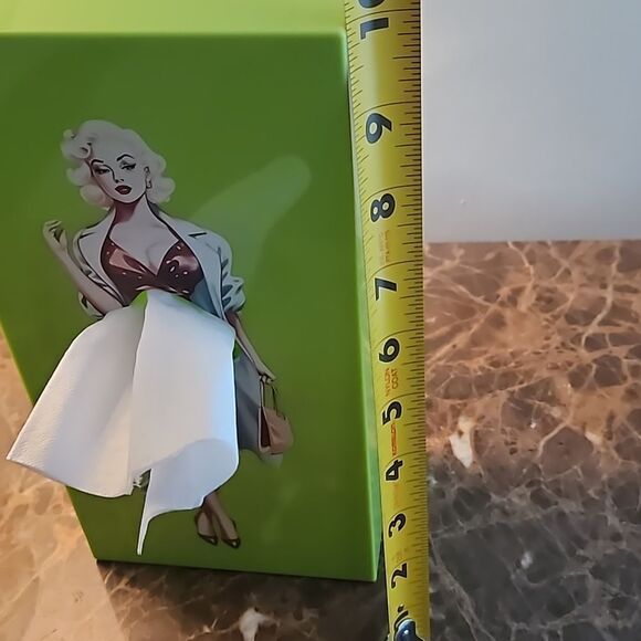 NWOT Tissue box with retro lady - Picture 5 of 6